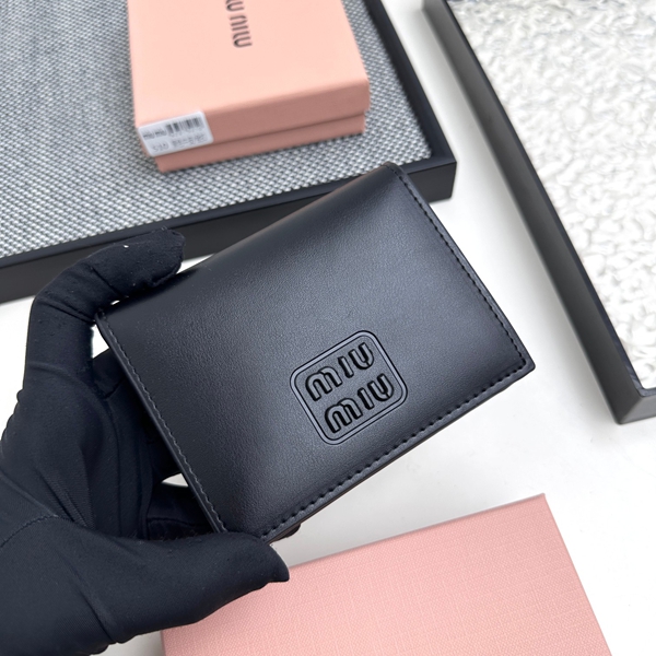 超激安ブランド財布偽物正面デザイン